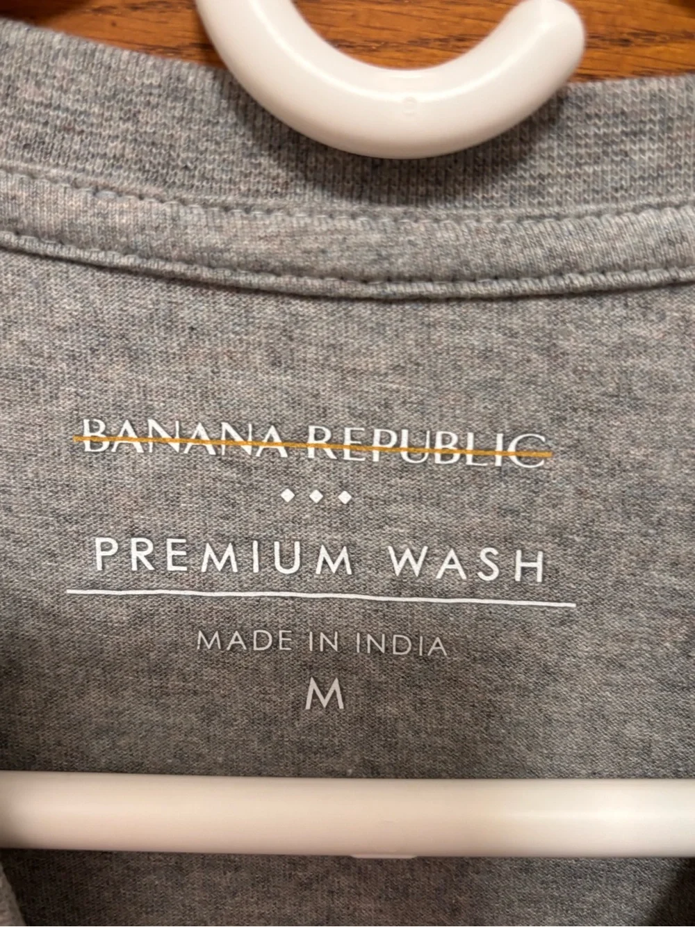 Banana Republic Sporty Script Graphic Premium Wash T-Shirt Sz M. NWOT